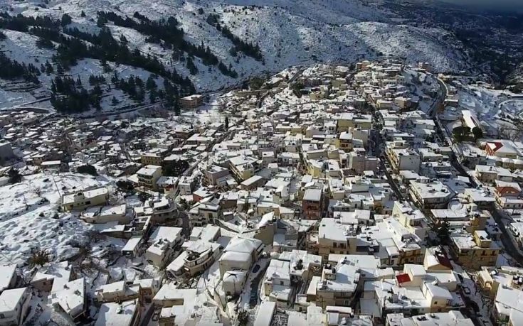 Eντυπωσιακές εικόνες: Ο χιονισμένος Ψηλορείτης από… ψηλά (βίντεο)